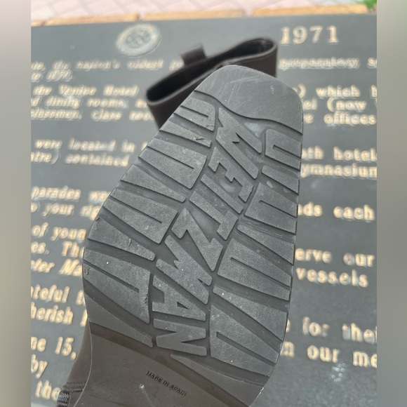 Stuart Weitzman Vintage Leather Boots - Picture 5 of 10